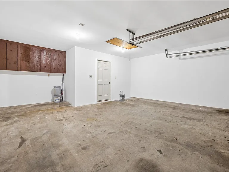 10010 Faylin Dr — Photo 24