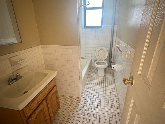 4th image of 616 W 137th St #25
