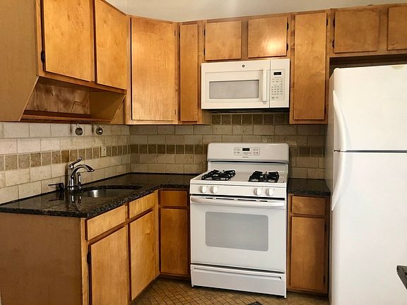 3rd image of 81 Newel St #5