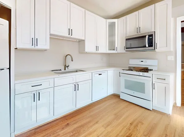 12 Lyman St #1, Waltham, MA 02452