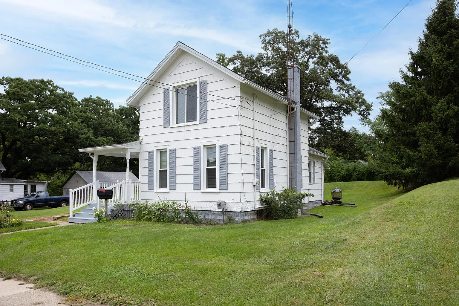 349 N Dwight St photo 1