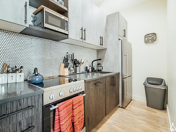 4th image of 181 Troutman St #4E