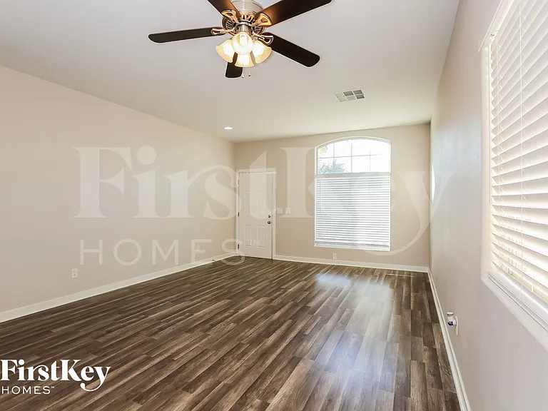 5108 First Sun St — Photo 3