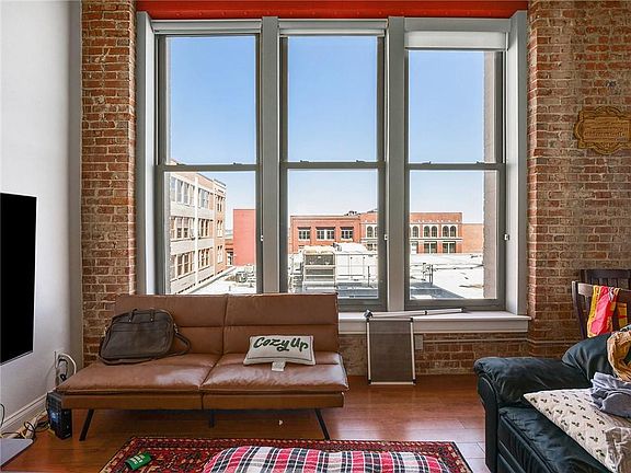4th image of 308 W 8th St APT 318