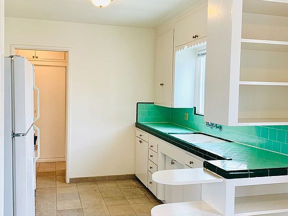 4th image of 4857-65 Niagara Ave #4859