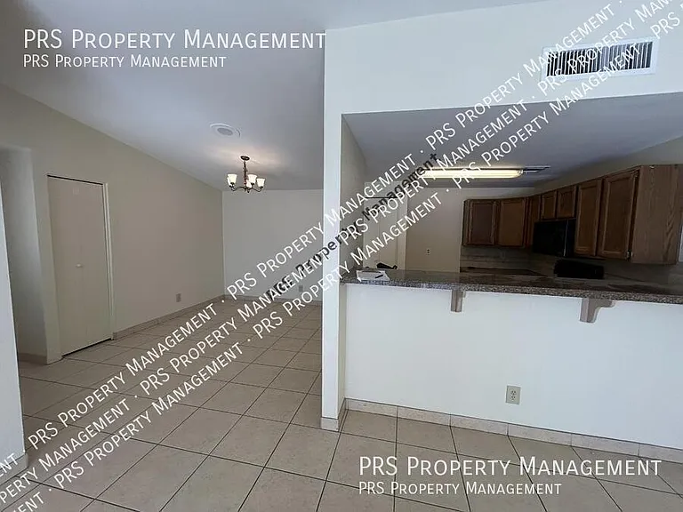 1762 W Colt Rd — Photo 10