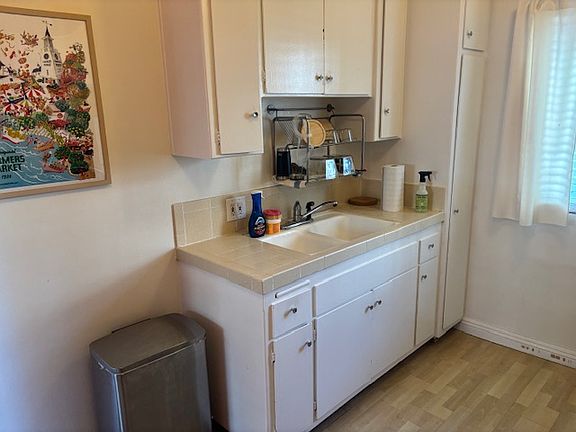 Current tenant's layout, kitchen