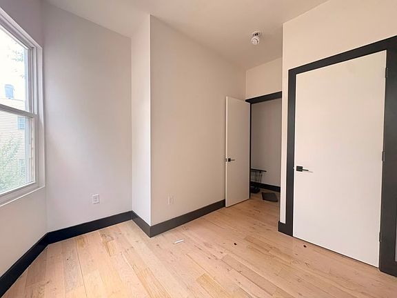 4th image of 29 Claremont Ave #3