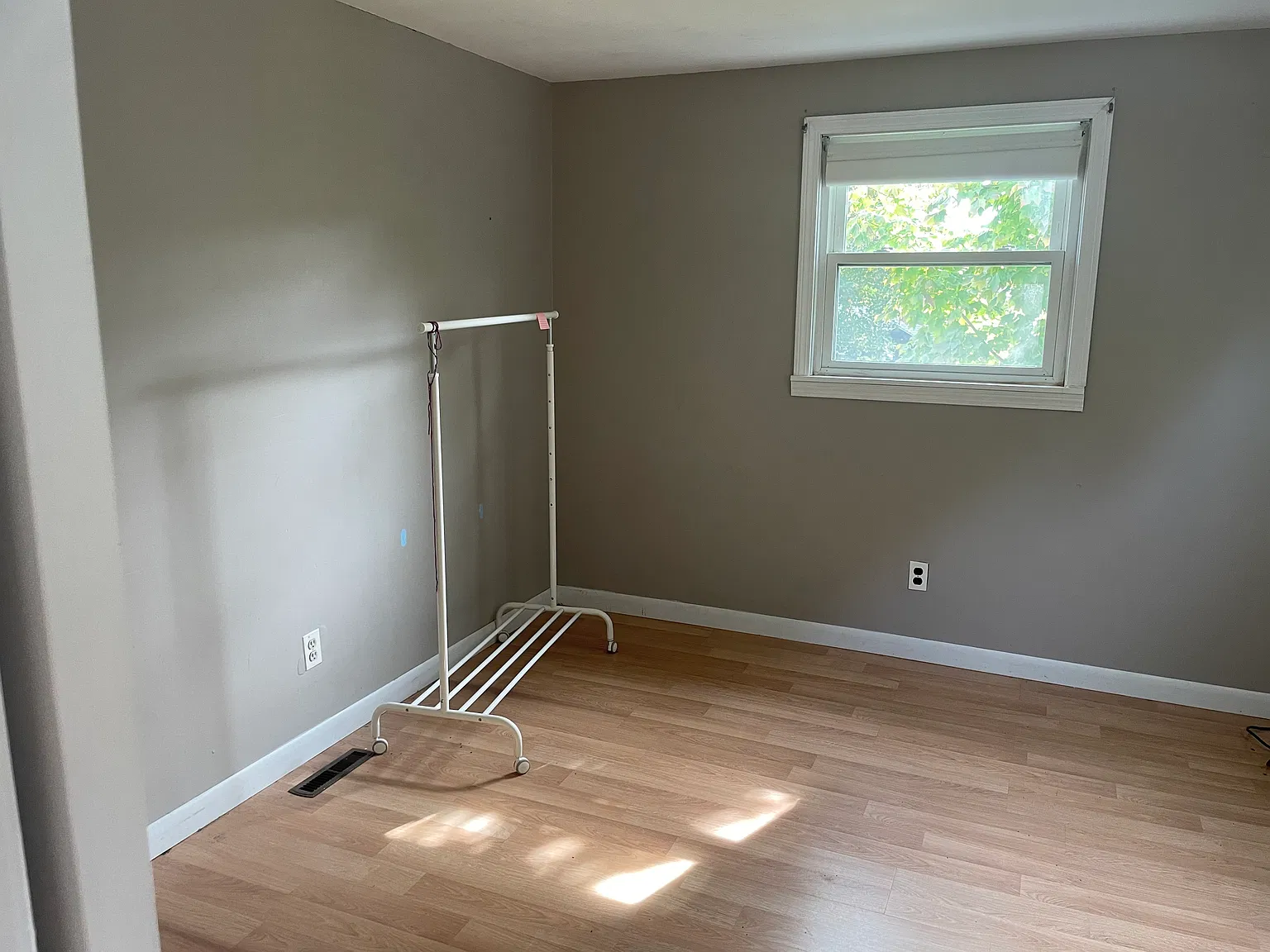 3 bed, 1.5 bath, 1100 sqft, $2,500 — Photo 3