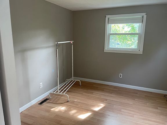 3rd image of 393 Lexington St #2
