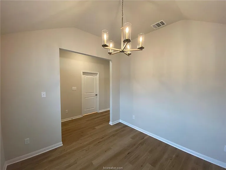 3721 McKenzie St — Photo 6
