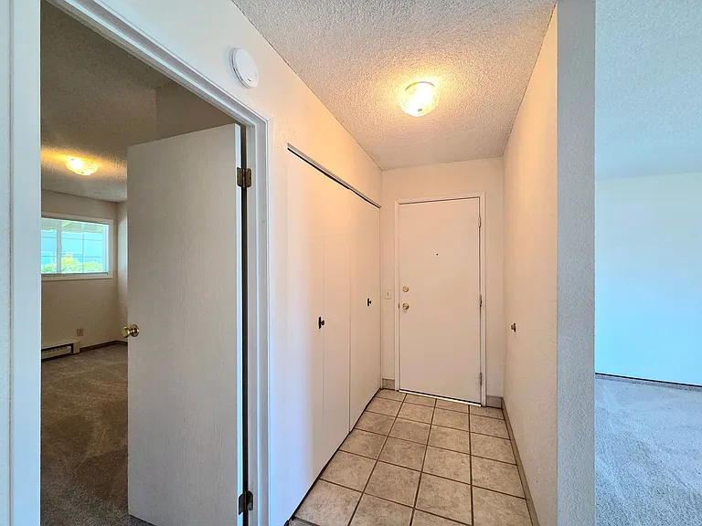 939 N Baker Ave — Photo 11