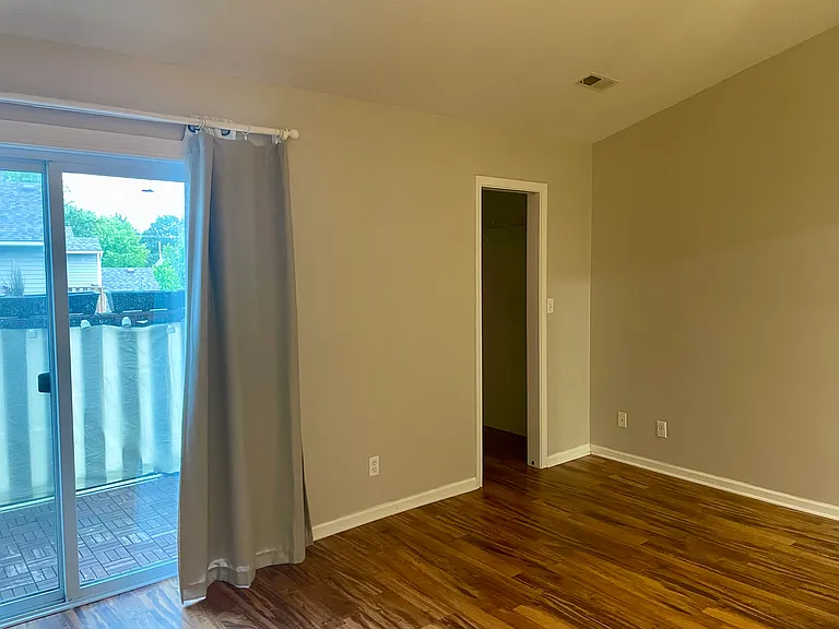190 W Green Meadows Rd — Photo 16