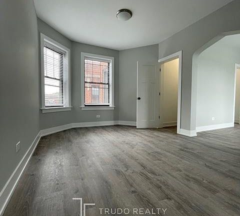 2nd image of 4413 N Wolcott Ave APT 2B