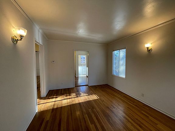 3rd image of 431 Lincoln St