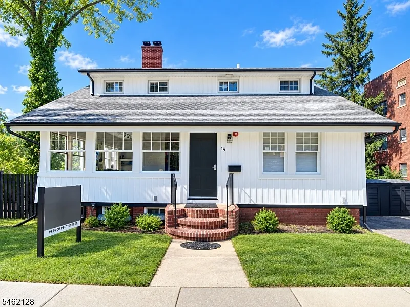 2 bed, 1.0 bath, $3,250 — Photo 1
