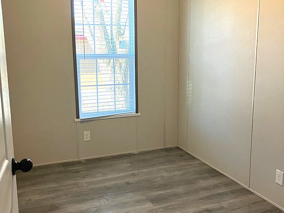 3rd image of 3323 Iowa St #123
