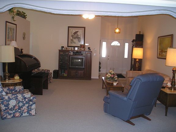 2nd image of 427 Harbourview Dr