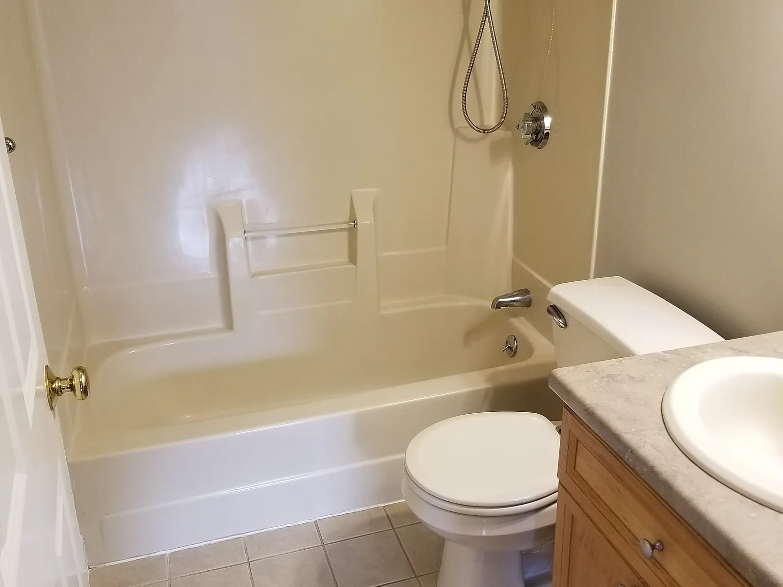 2 bed, 600 sqft, $2,100 — Photo 2