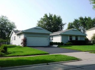 900 Twisted Oak Ln, Buffalo Grove, IL 60089