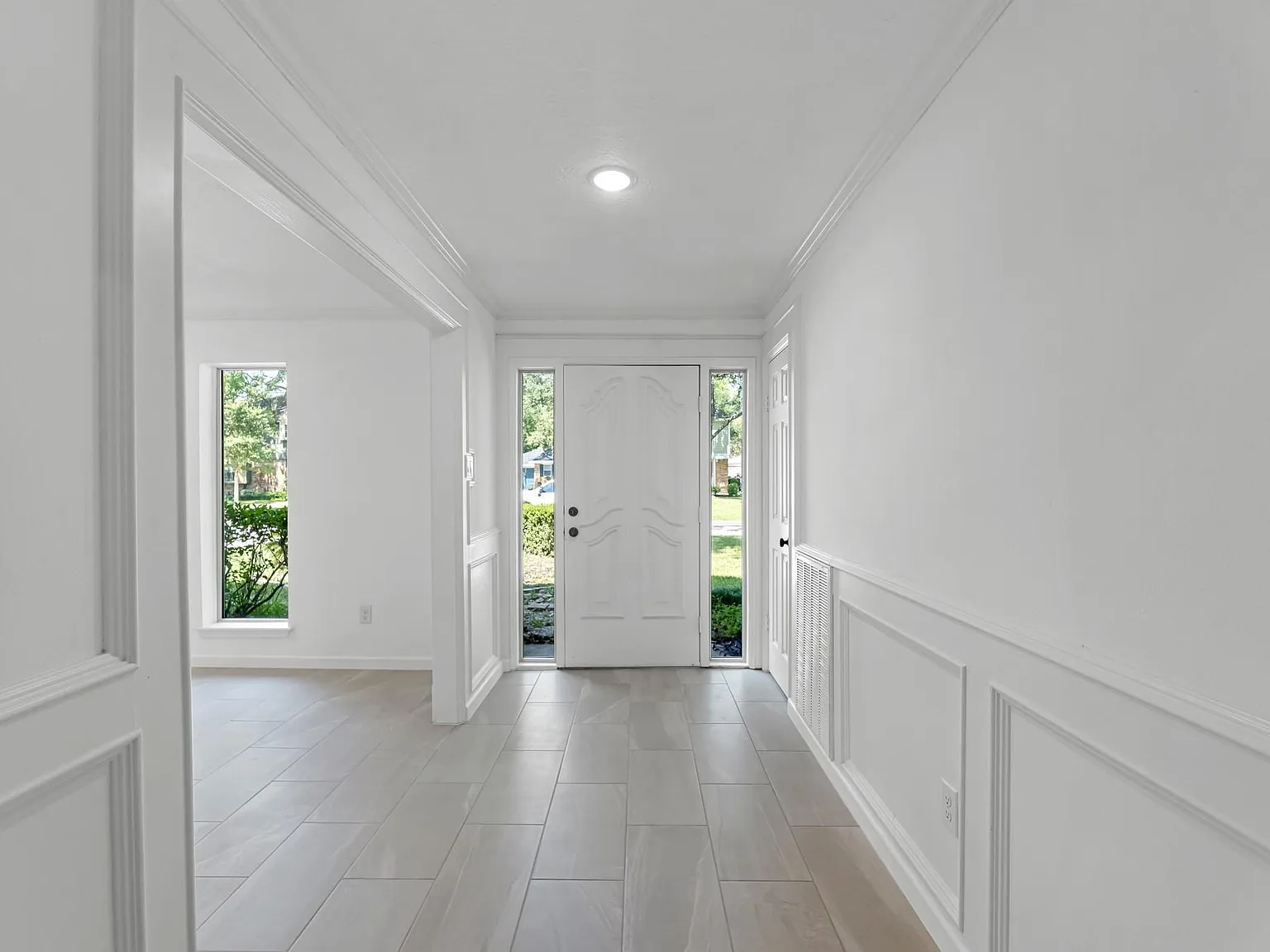 4 bed, 2.5 bath, 2689 sqft, $3,100 — Photo 3