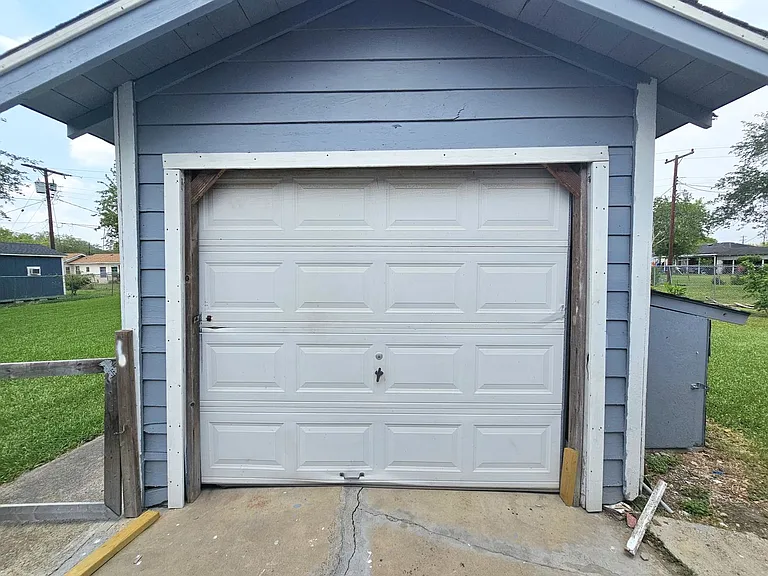 317 E Ebony St — Photo 15