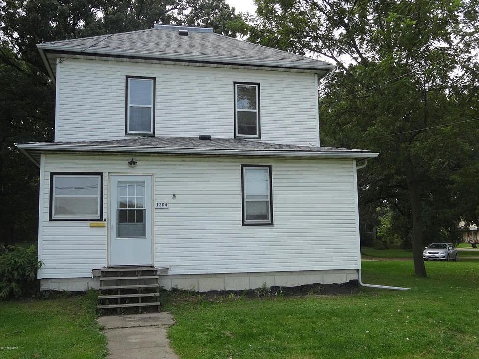 1st image of 1304 S Broadway Ave