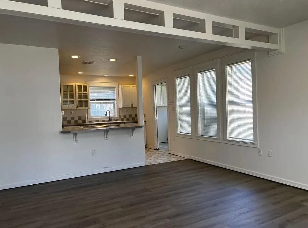4 bed, 2.0 bath, 1800 sqft, $2,500 — Photo 4