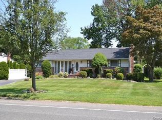 348 Townline Rd, Commack, NY 11725