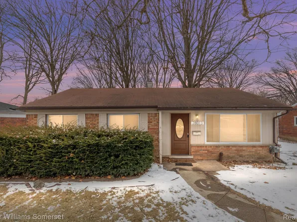 28013 Selkirk St, Southfield, MI 48076