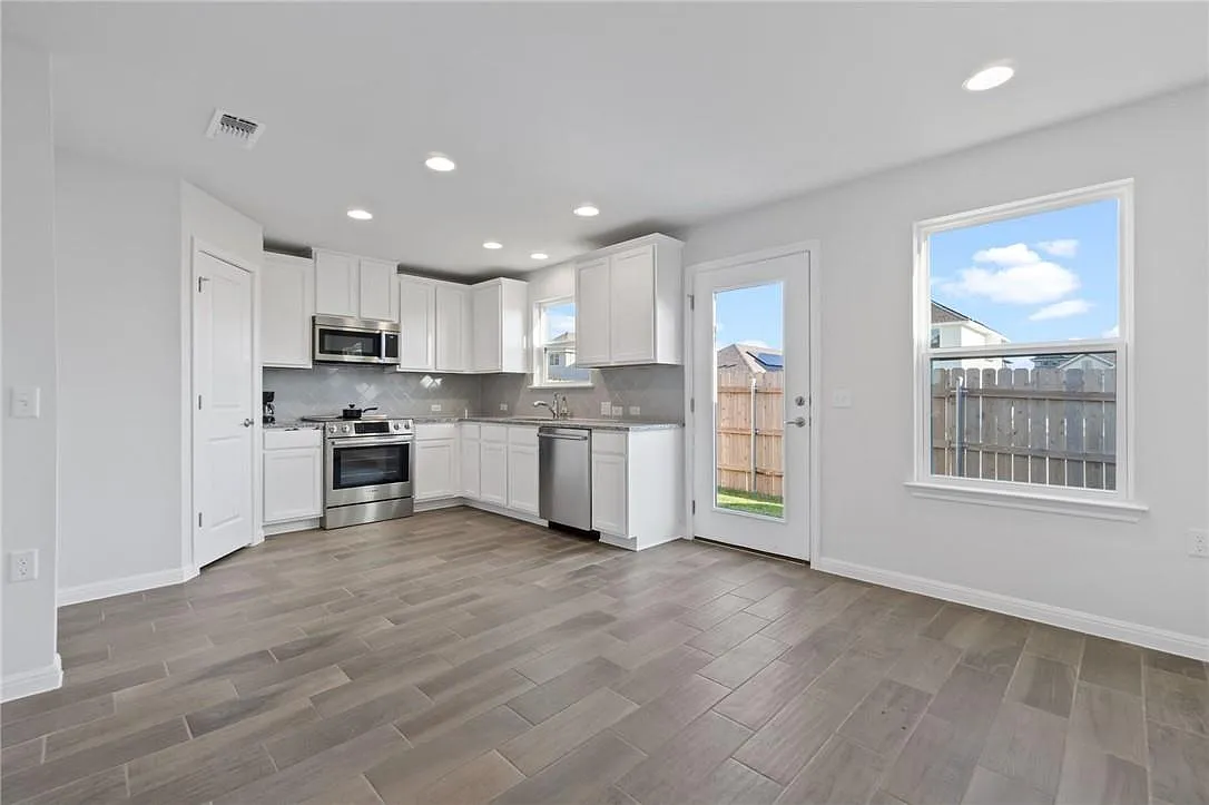 3 bed, 2.5 bath, 1248 sqft, $2,150 — Photo 4