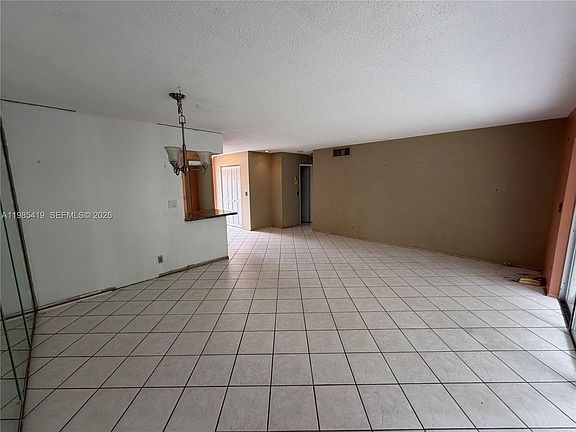 5th image of 1000 NE 14th Ave APT 201