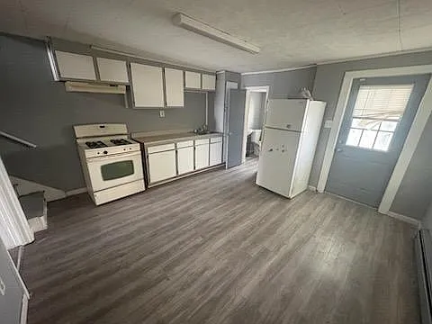 211 E Ridge St — Photo 2