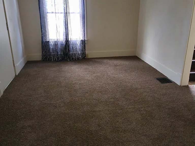 39 Eleanor Ave — Photo 5