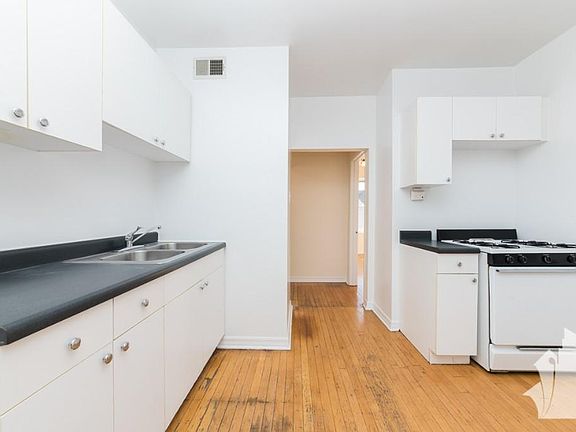 3rd image of 3040 N Whipple St #1