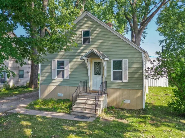 1227 Perrot St, Green Bay, WI 54302