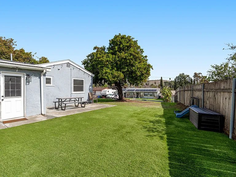 9483 Pennywood Rd — Photo 35