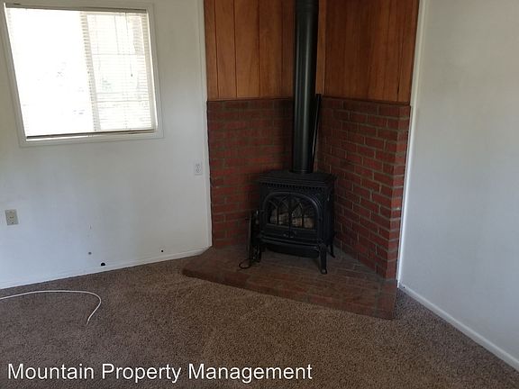4th image of 657 Knoll Dr