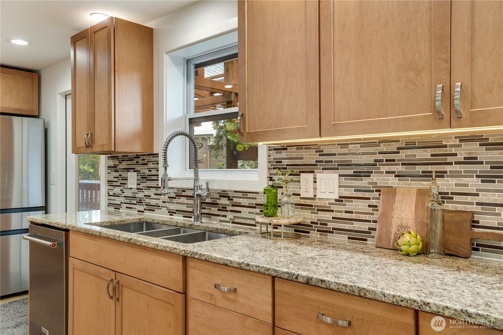 Apartment in Lake Tapps, Pierce - More