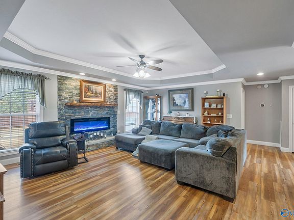 3rd image of 104 Hickory Glen Cir