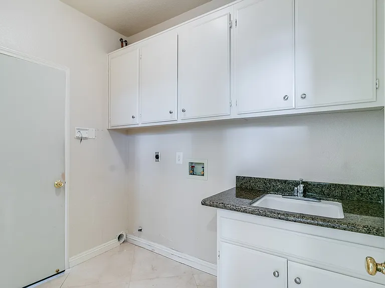 24241 Rue De Cezanne — Photo 22