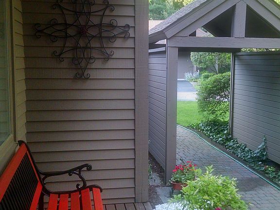 3rd image of 1016 Essex Cir