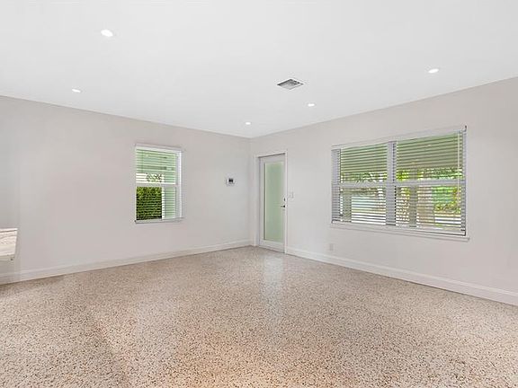 5th image of 908 SW 18th St