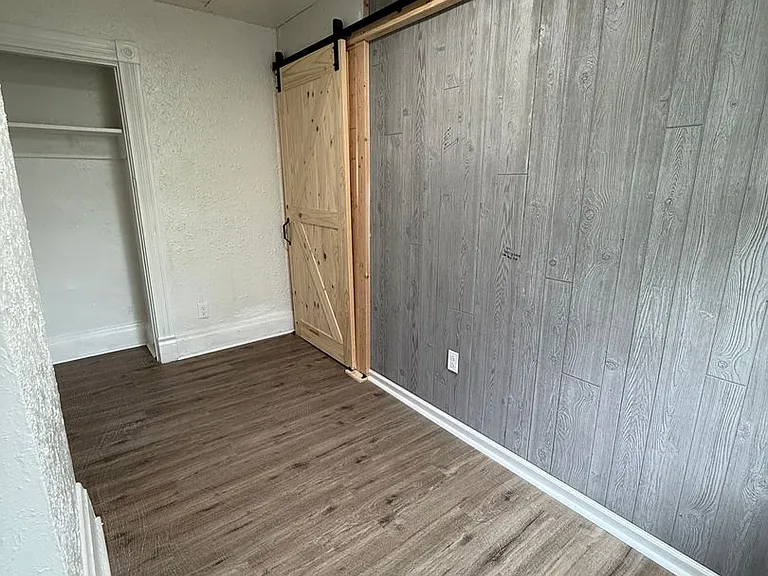 1104 Langtry St — Photo 12