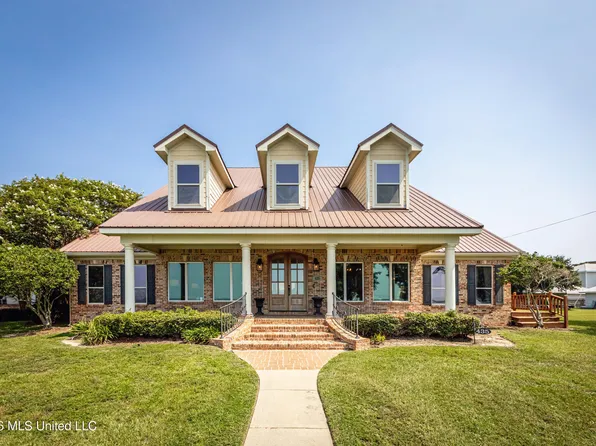 435 E Beach Dr, Ocean Springs, MS 39564