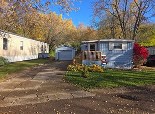 2405 Hawthorne Ln, Sycamore, IL 60178