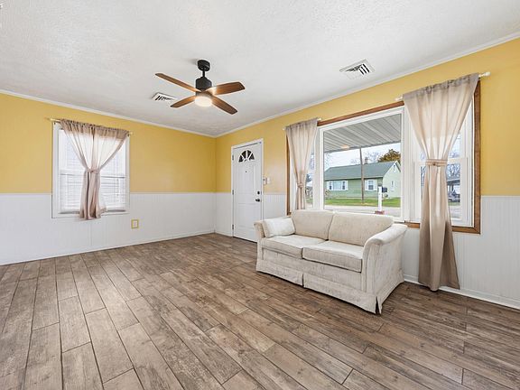 4th image of 271 N Willow Dale Rd