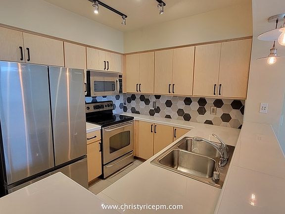 3rd image of 211 Kirkland Ave APT 405