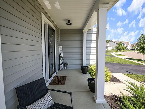 3rd image of 232 Warbler Ln
