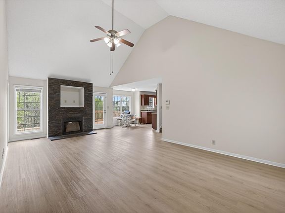 5th image of 3609 Aurora Dr
